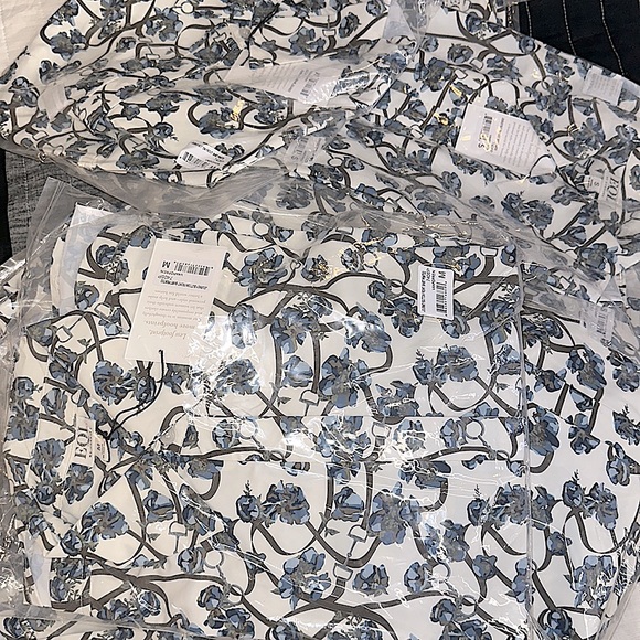 NWT - fresh out the 💼! Journey button, front shirt, printed! Vanilla poppy rein - Picture 16 of 17